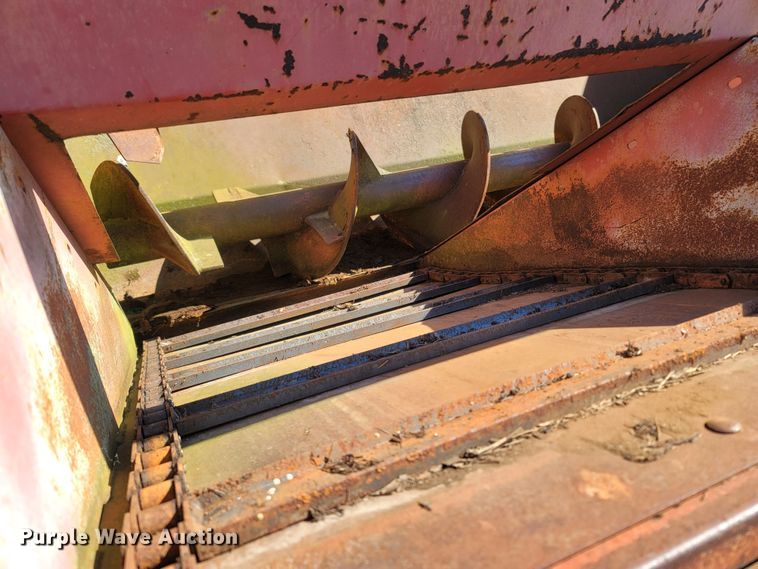 image for item LM9556 Gehl 7190  feed wagon