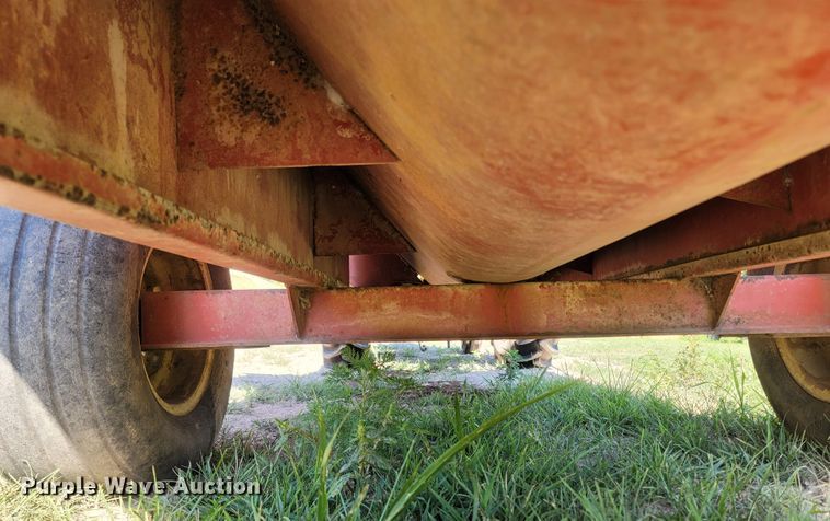 image for item LM9556 Gehl 7190  feed wagon