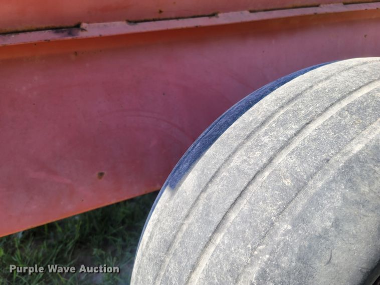 image for item LM9556 Gehl 7190  feed wagon