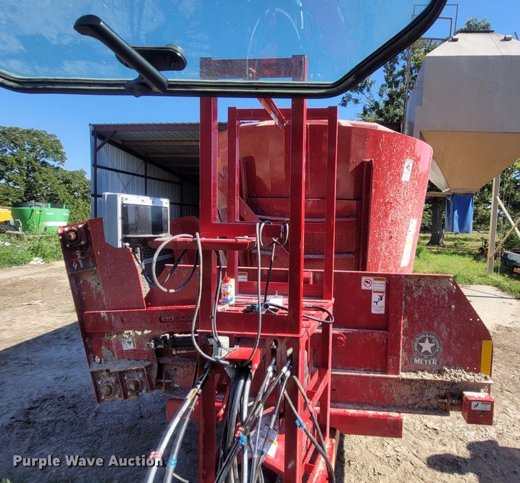 image for item LM9557 2021 Meyer Formula F585  feed mixer