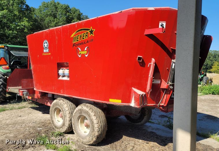 image for item LM9557 2021 Meyer Formula F585  feed mixer