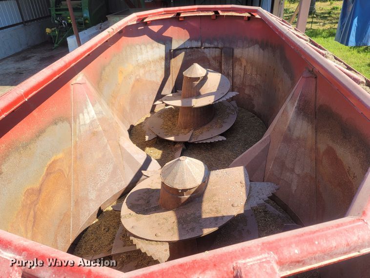 image for item LM9557 2021 Meyer Formula F585  feed mixer