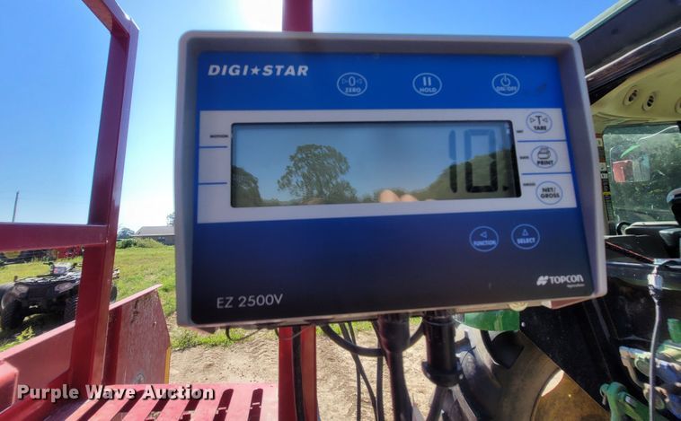 image for item LM9557 2021 Meyer Formula F585  feed mixer