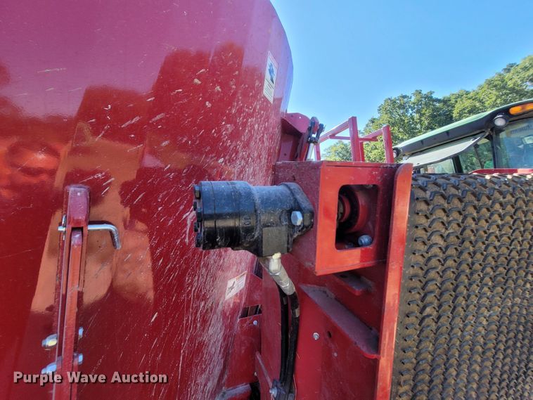 image for item LM9557 2021 Meyer Formula F585  feed mixer