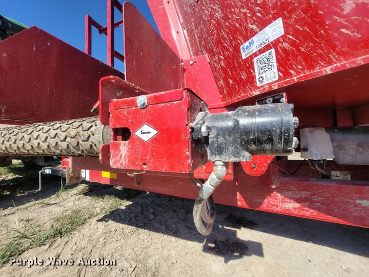 image for item LM9557 2021 Meyer Formula F585  feed mixer