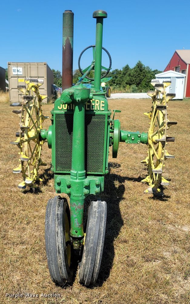 image for item LM9572 1938 John Deere B  tractor
