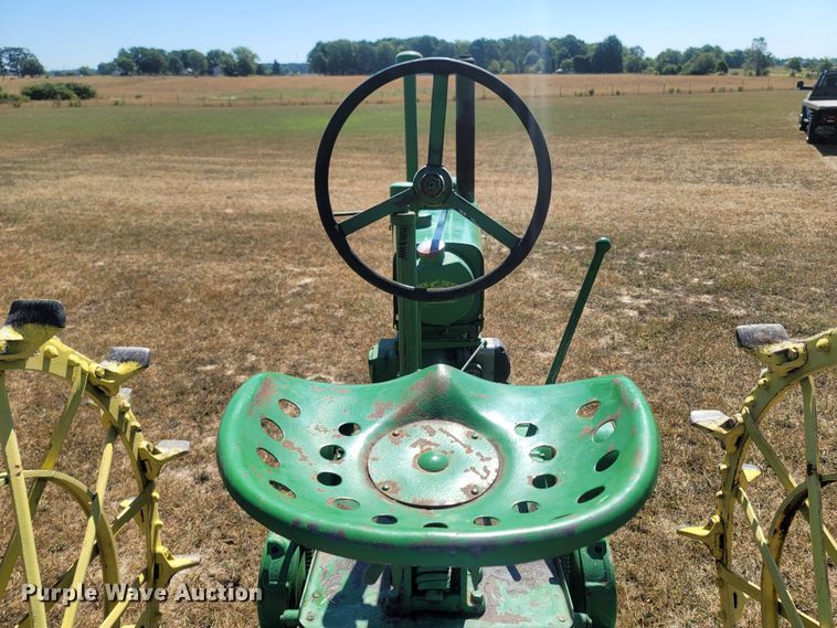 image for item LM9572 1938 John Deere B  tractor