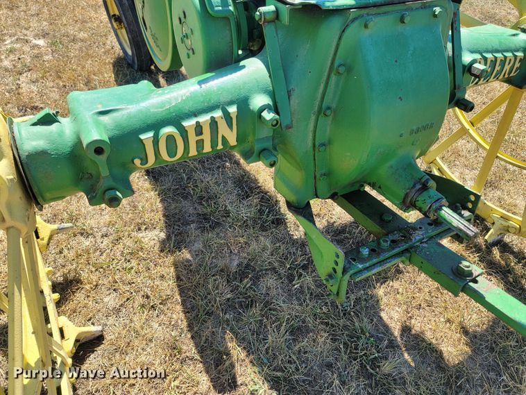 image for item LM9572 1938 John Deere B  tractor