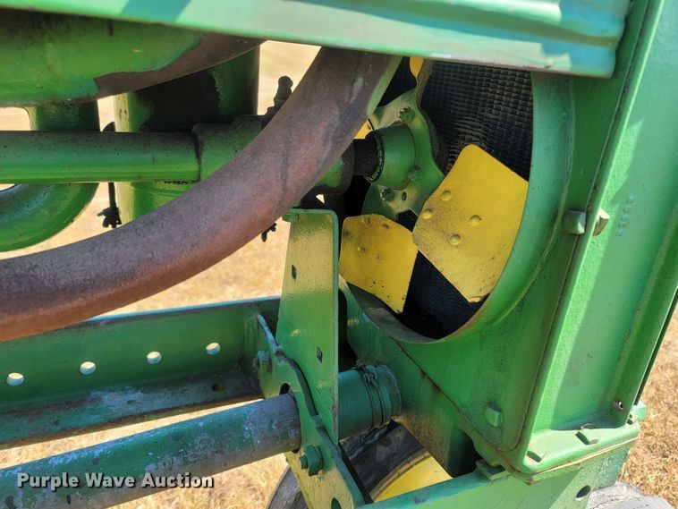 image for item LM9572 1938 John Deere B  tractor