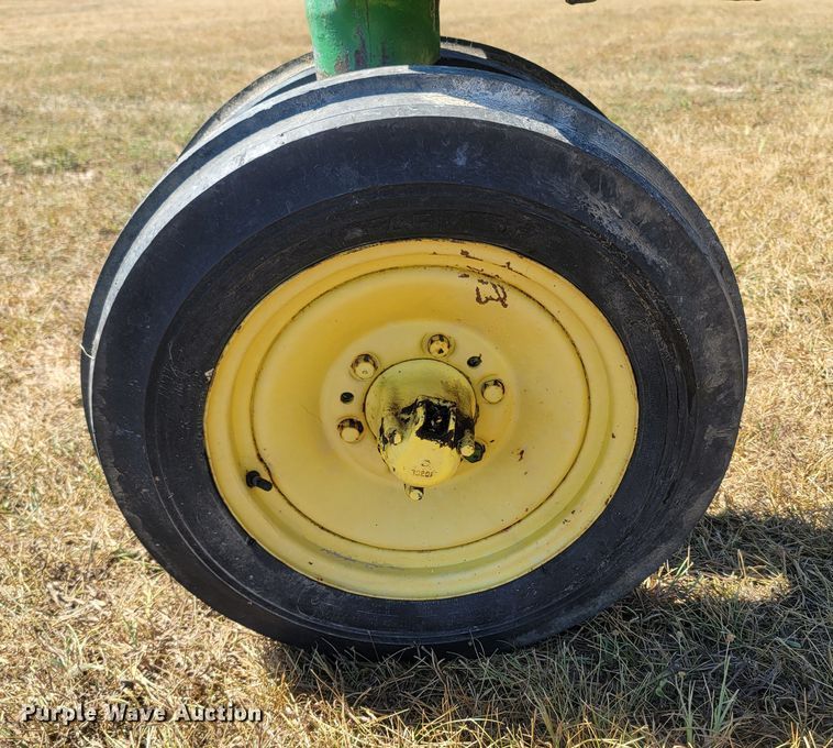 image for item LM9572 1938 John Deere B  tractor