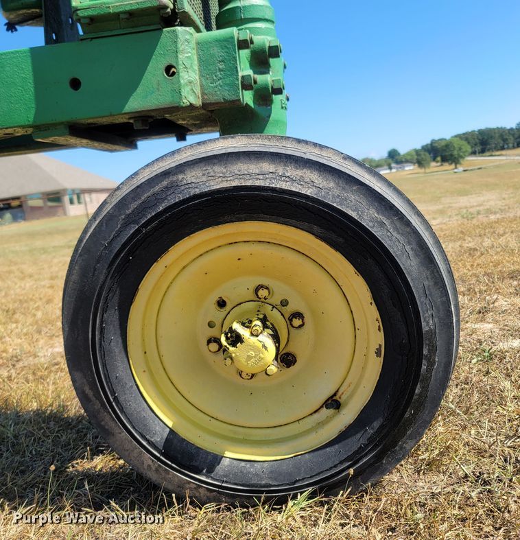 image for item LM9572 1938 John Deere B  tractor