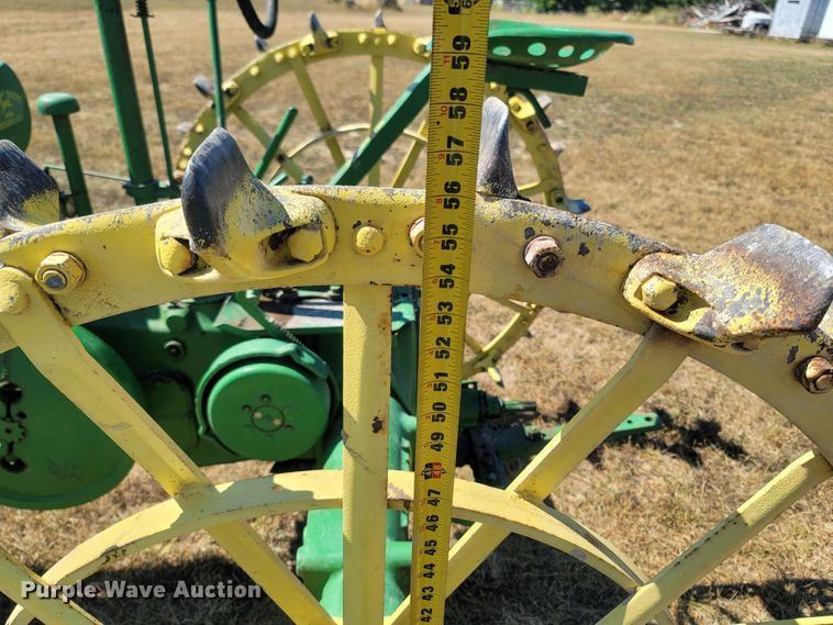 image for item LM9572 1938 John Deere B  tractor