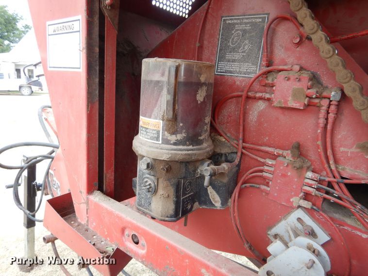 image for item LP9459 2000 Case IH 8575  large square baler