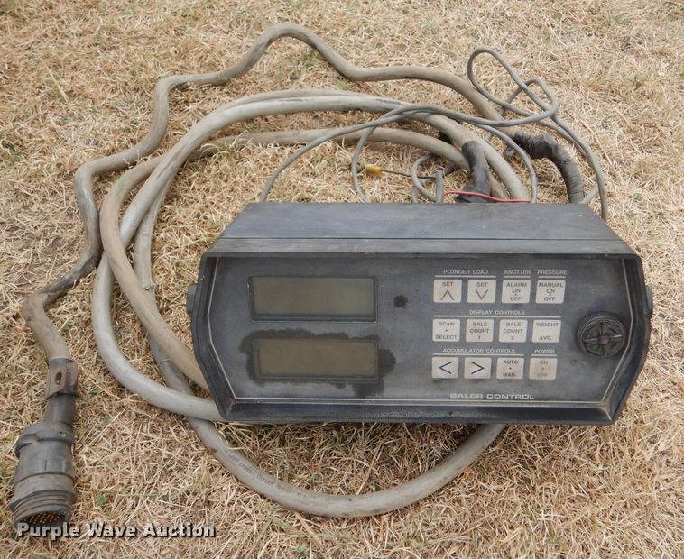 image for item LP9459 2000 Case IH 8575  large square baler