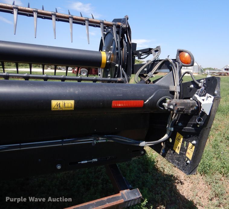 image for item LP9461 2018 MacDon FD75  flex draper head