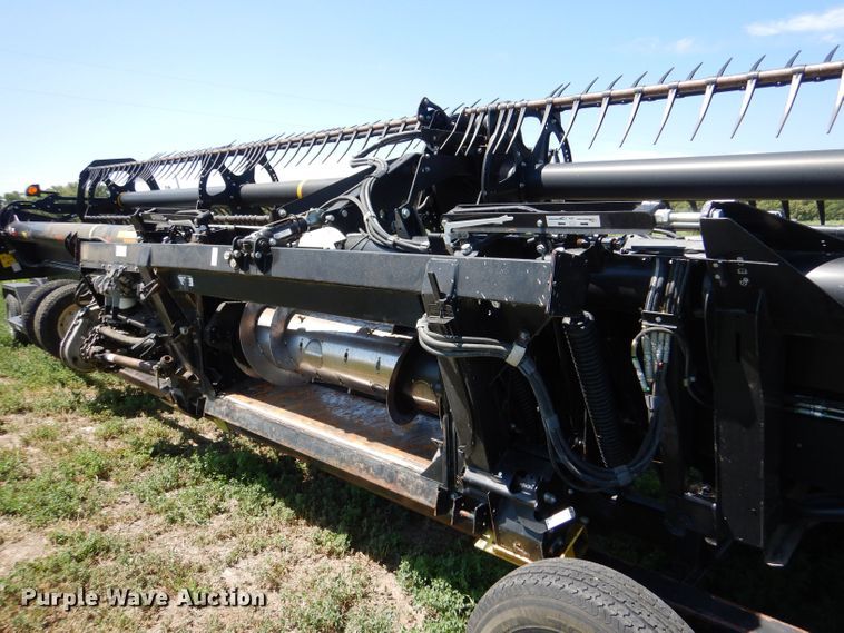 image for item LP9461 2018 MacDon FD75  flex draper head