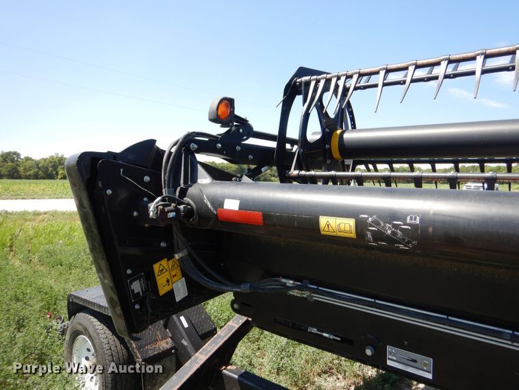 image for item LP9461 2018 MacDon FD75  flex draper head