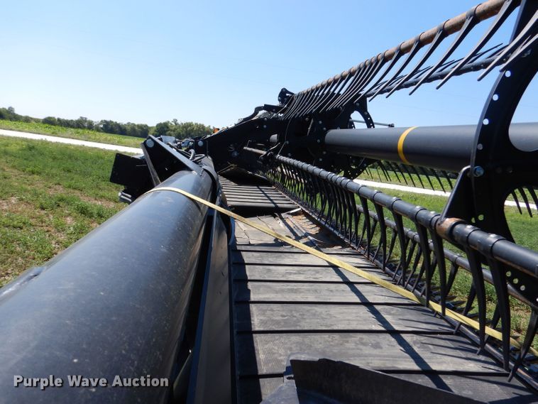 image for item LP9461 2018 MacDon FD75  flex draper head