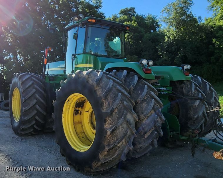 image for item MK9031 2006 John Deere 9520  Scraper Special 4WD tractor