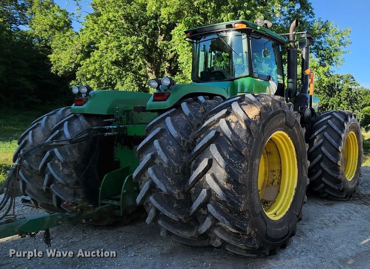 image for item MK9031 2006 John Deere 9520  Scraper Special 4WD tractor