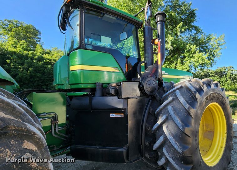 image for item MK9031 2006 John Deere 9520  Scraper Special 4WD tractor