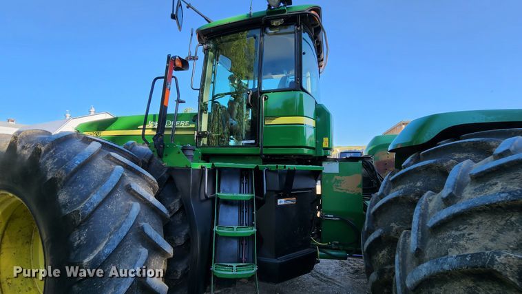 image for item MK9031 2006 John Deere 9520  Scraper Special 4WD tractor