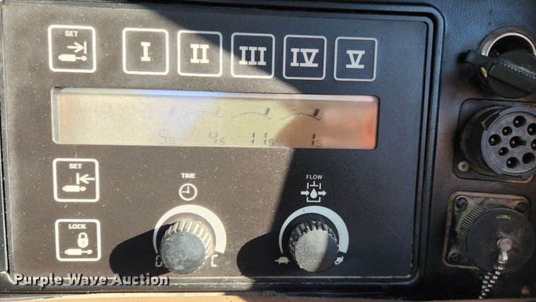 image for item MK9031 2006 John Deere 9520  Scraper Special 4WD tractor