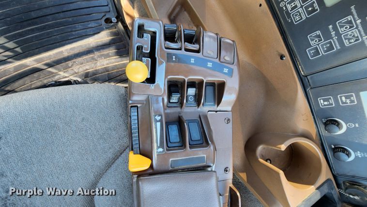 image for item MK9031 2006 John Deere 9520  Scraper Special 4WD tractor