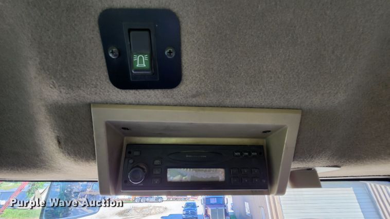 image for item MK9031 2006 John Deere 9520  Scraper Special 4WD tractor