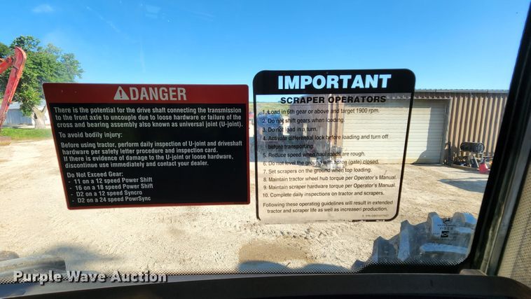 image for item MK9031 2006 John Deere 9520  Scraper Special 4WD tractor