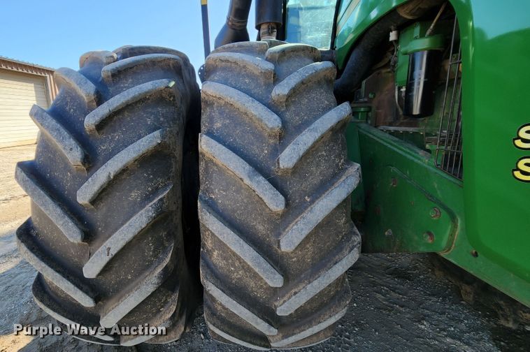 image for item MK9031 2006 John Deere 9520  Scraper Special 4WD tractor