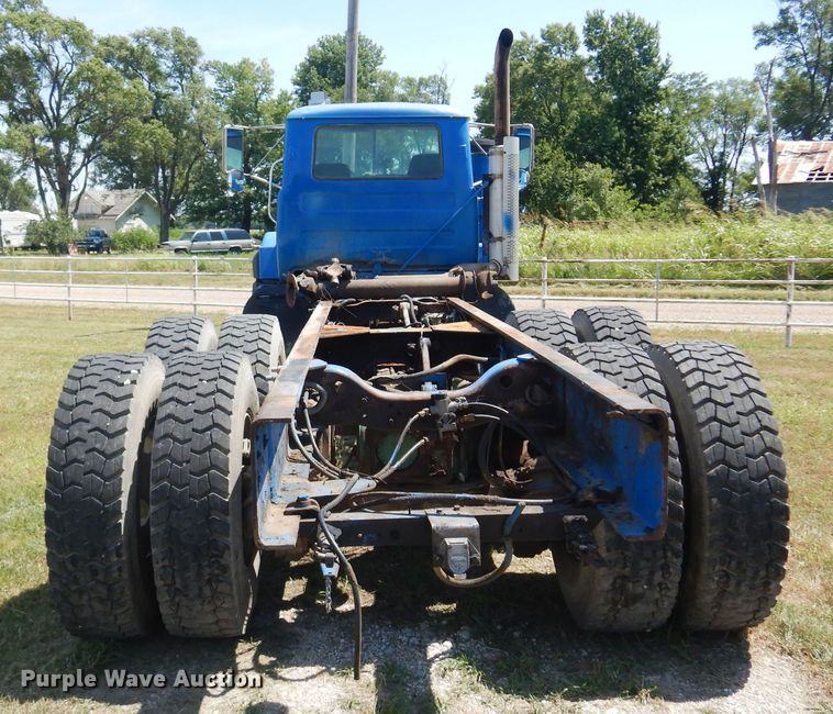 image for item DB7987 2001 Mack RD688S  truck cab and chassis