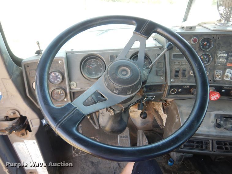 image for item DB7987 2001 Mack RD688S  truck cab and chassis