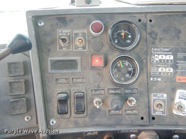 image for item DB7987 2001 Mack RD688S  truck cab and chassis