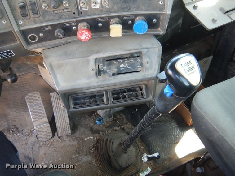 image for item DB7987 2001 Mack RD688S  truck cab and chassis