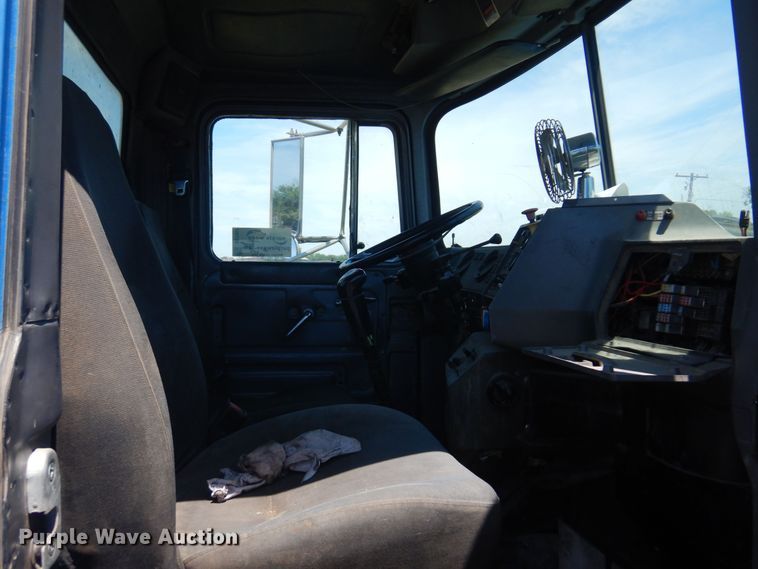 image for item DB7987 2001 Mack RD688S  truck cab and chassis