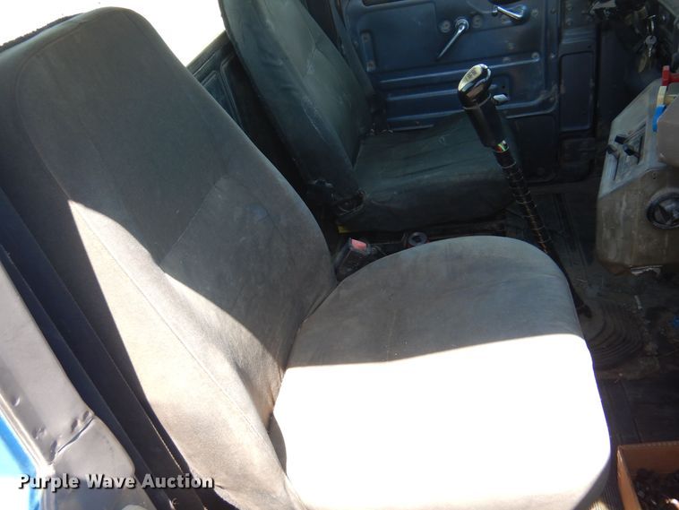 image for item DB7987 2001 Mack RD688S  truck cab and chassis