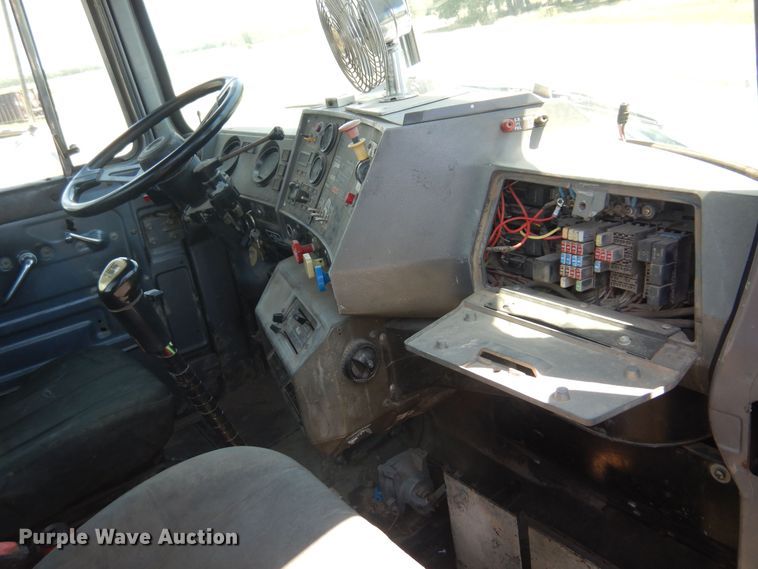 image for item DB7987 2001 Mack RD688S  truck cab and chassis