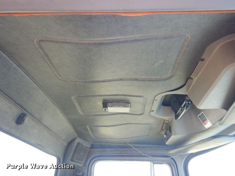 image for item DB7987 2001 Mack RD688S  truck cab and chassis