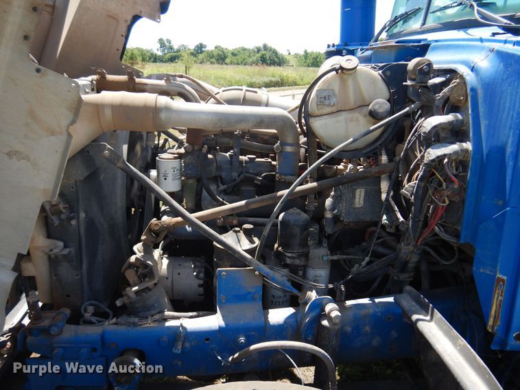 image for item DB7987 2001 Mack RD688S  truck cab and chassis