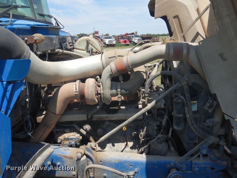 image for item DB7987 2001 Mack RD688S  truck cab and chassis