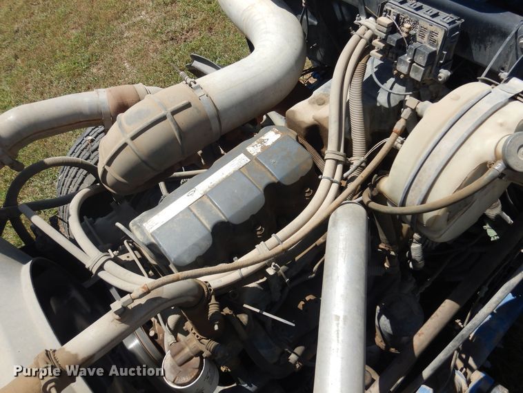 image for item DB7987 2001 Mack RD688S  truck cab and chassis