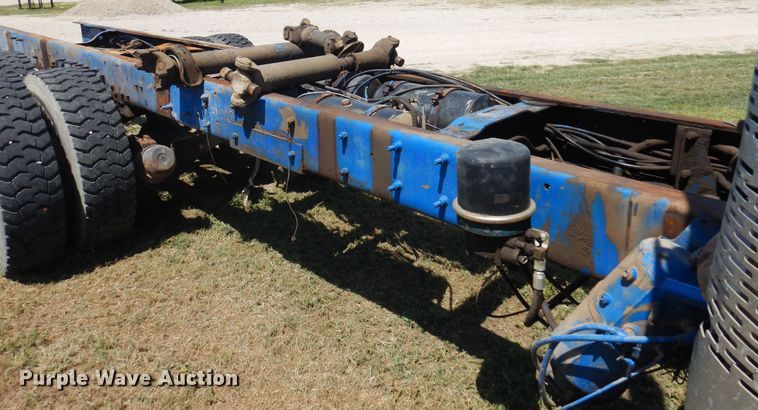 image for item DB7987 2001 Mack RD688S  truck cab and chassis