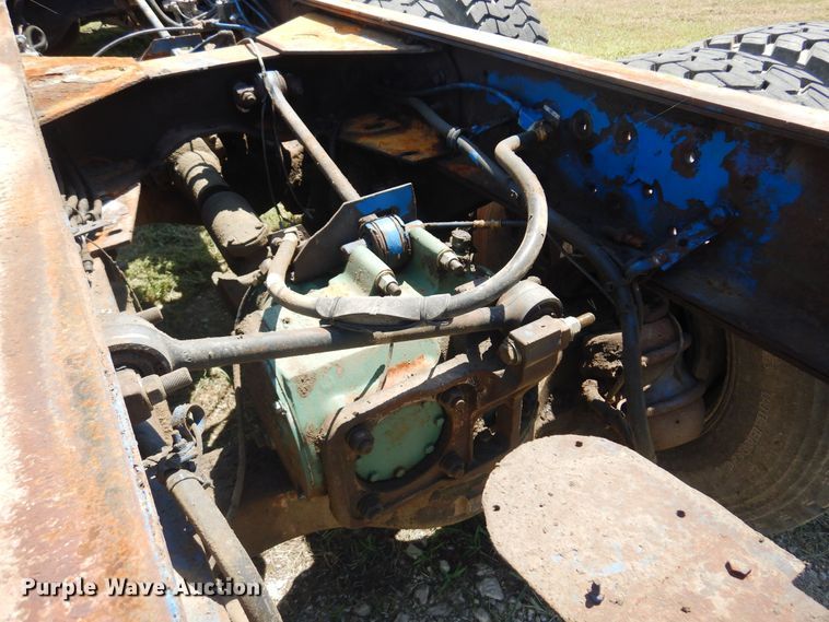 image for item DB7987 2001 Mack RD688S  truck cab and chassis