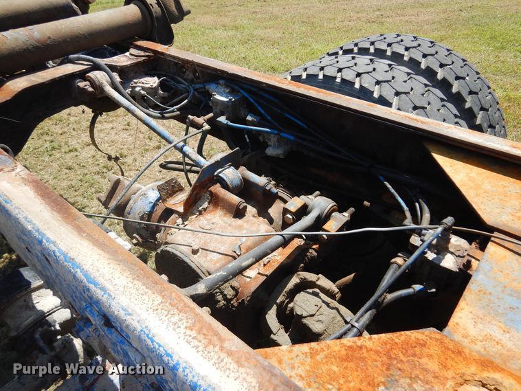 image for item DB7987 2001 Mack RD688S  truck cab and chassis