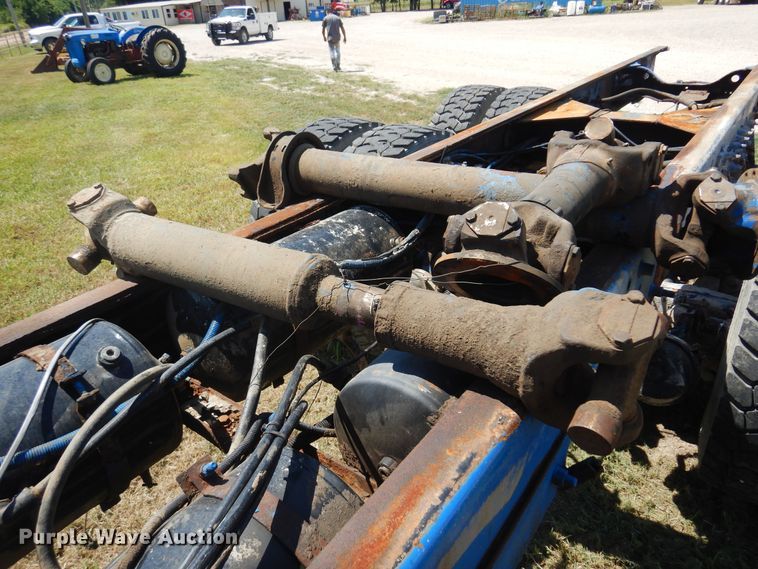 image for item DB7987 2001 Mack RD688S  truck cab and chassis