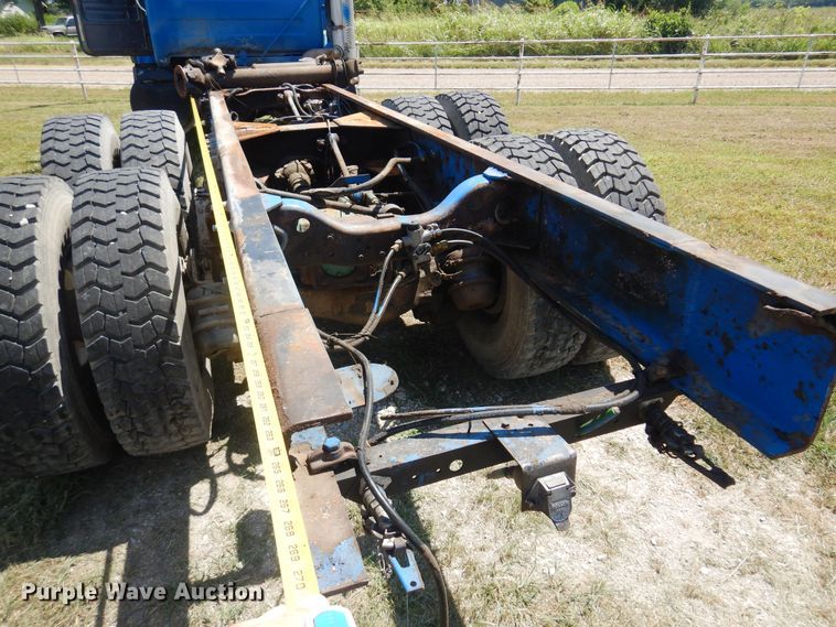 image for item DB7987 2001 Mack RD688S  truck cab and chassis