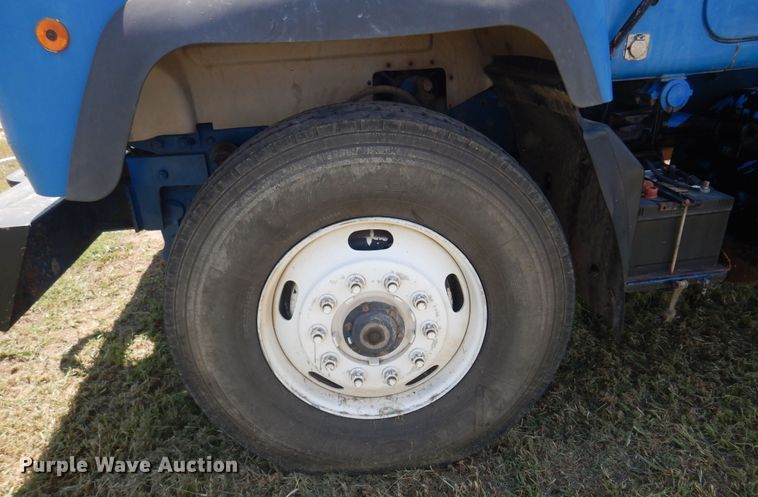 image for item DB7987 2001 Mack RD688S  truck cab and chassis