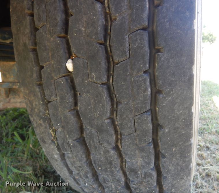 image for item DB7987 2001 Mack RD688S  truck cab and chassis