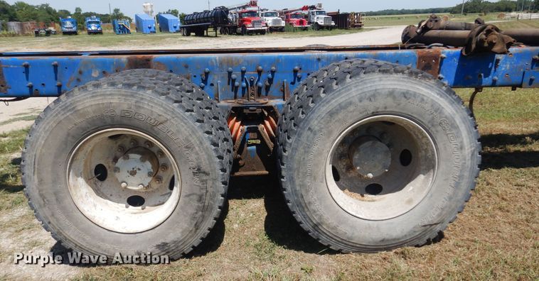 image for item DB7987 2001 Mack RD688S  truck cab and chassis